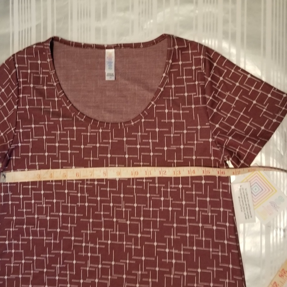 LulaRoe T-shirt - Picture 5 of 6